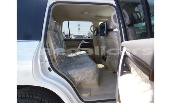 Buy Import Toyota Land Cruiser White Car in Import - Dubai in Bagmati Buy Import Toyota Land Cruiser White Car in Import - Dubai in Bagmati