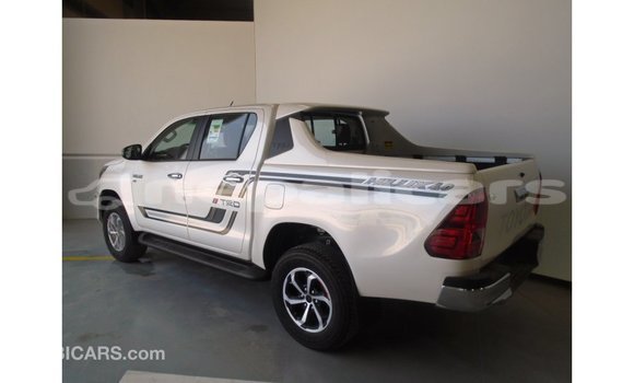 Buy Import Toyota Hilux White Car in Import - Dubai in Bagmati Buy Import Toyota Hilux White Car in Import - Dubai in Bagmati