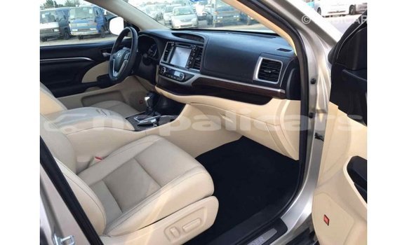 Buy Import Toyota Highlander Beige Car in Import - Dubai in Bagmati Buy Import Toyota Highlander Beige Car in Import - Dubai in Bagmati