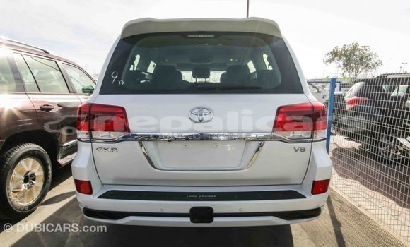 Buy Import Toyota Land Cruiser White Car in Import - Dubai in Bagmati Buy Import Toyota Land Cruiser White Car in Import - Dubai in Bagmati