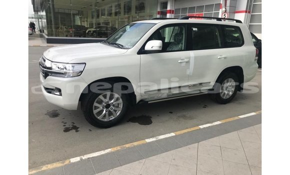 Buy Import Toyota Land Cruiser White Car in Import - Dubai in Bagmati Buy Import Toyota Land Cruiser White Car in Import - Dubai in Bagmati