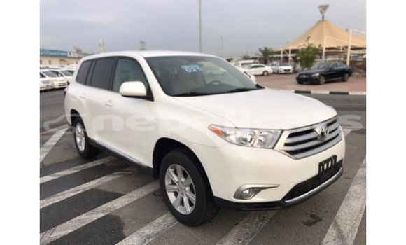 Buy Import Toyota Highlander White Car in Import - Dubai in Bagmati Buy Import Toyota Highlander White Car in Import - Dubai in Bagmati