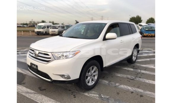 Buy Import Toyota Highlander White Car in Import - Dubai in Bagmati Buy Import Toyota Highlander White Car in Import - Dubai in Bagmati