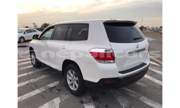 Buy Import Toyota Highlander White Car in Import - Dubai in Bagmati Buy Import Toyota Highlander White Car in Import - Dubai in Bagmati
