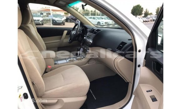 Buy Import Toyota Highlander White Car in Import - Dubai in Bagmati Buy Import Toyota Highlander White Car in Import - Dubai in Bagmati