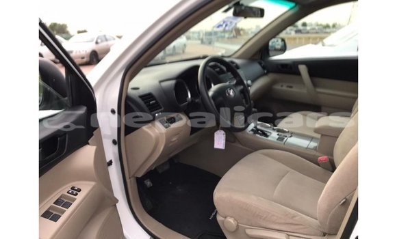 Buy Import Toyota Highlander White Car in Import - Dubai in Bagmati Buy Import Toyota Highlander White Car in Import - Dubai in Bagmati