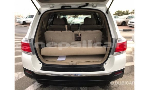 Buy Import Toyota Highlander White Car in Import - Dubai in Bagmati Buy Import Toyota Highlander White Car in Import - Dubai in Bagmati