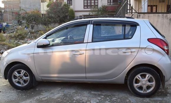 Buy Used Hyundai i20 Silver Car in Kathmandu in Bagmati