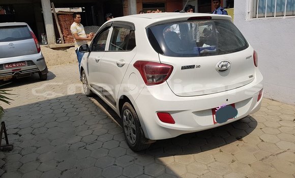 Buy Used Hyundai i10 White Car in Kathmandu in Bagmati