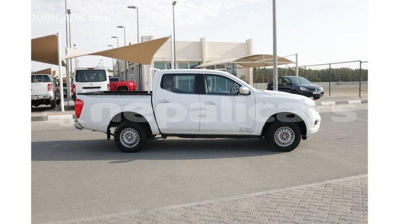 Big with watermark nissan navara bagmati import dubai 1683