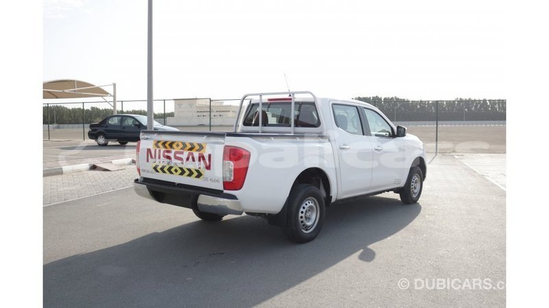 Big with watermark nissan navara bagmati import dubai 1683