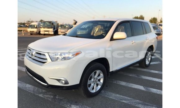 Buy Import Toyota Highlander White Car in Import - Dubai in Bagmati Buy Import Toyota Highlander White Car in Import - Dubai in Bagmati