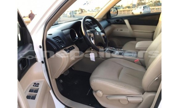 Buy Import Toyota Highlander White Car in Import - Dubai in Bagmati Buy Import Toyota Highlander White Car in Import - Dubai in Bagmati