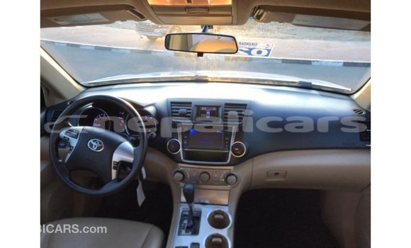 Buy Import Toyota Highlander White Car in Import - Dubai in Bagmati Buy Import Toyota Highlander White Car in Import - Dubai in Bagmati