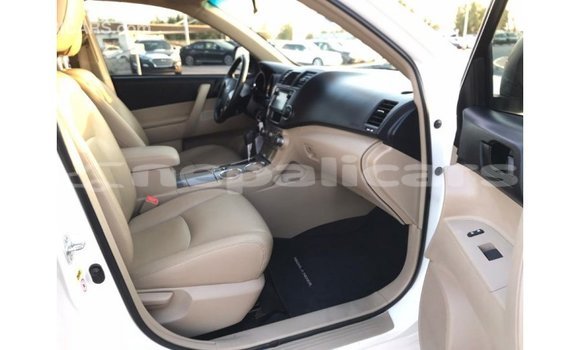 Buy Import Toyota Highlander White Car in Import - Dubai in Bagmati Buy Import Toyota Highlander White Car in Import - Dubai in Bagmati