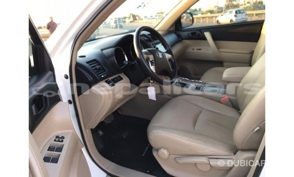 Buy Import Toyota Highlander White Car in Import - Dubai in Bagmati Buy Import Toyota Highlander White Car in Import - Dubai in Bagmati