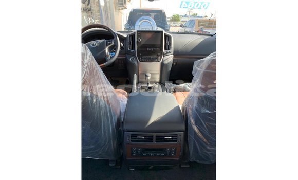 Buy Import Toyota Land Cruiser White Car in Import - Dubai in Bagmati Buy Import Toyota Land Cruiser White Car in Import - Dubai in Bagmati