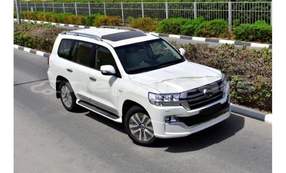 Buy Import Toyota Land Cruiser White Car in Import - Dubai in Bagmati Buy Import Toyota Land Cruiser White Car in Import - Dubai in Bagmati
