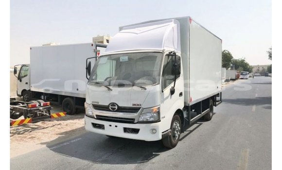 Buy Import Hino 300 Series White Truck in Import - Dubai in Bagmati