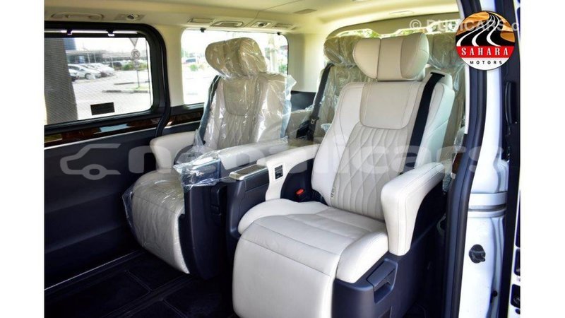 Big with watermark toyota granvia bagmati import dubai 1999