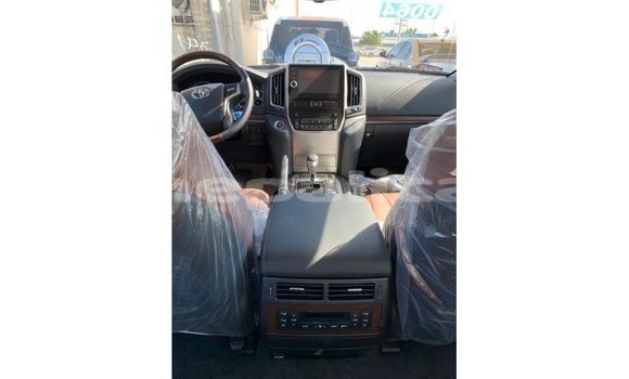 Buy Import Toyota Land Cruiser White Car in Import - Dubai in Bagmati Buy Import Toyota Land Cruiser White Car in Import - Dubai in Bagmati