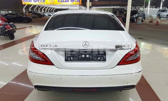 Buy Import Mercedes‒Benz 190 (W201) White Car in Import - Dubai in Bagmati Buy Import Mercedes‒Benz 190 (W201) White Car in Import - Dubai in Bagmati