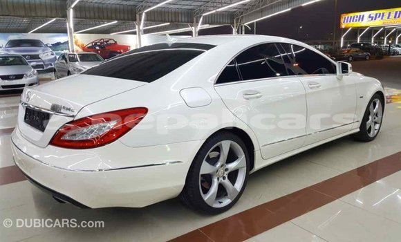 Buy Import Mercedes‒Benz 190 (W201) White Car in Import - Dubai in Bagmati Buy Import Mercedes‒Benz 190 (W201) White Car in Import - Dubai in Bagmati