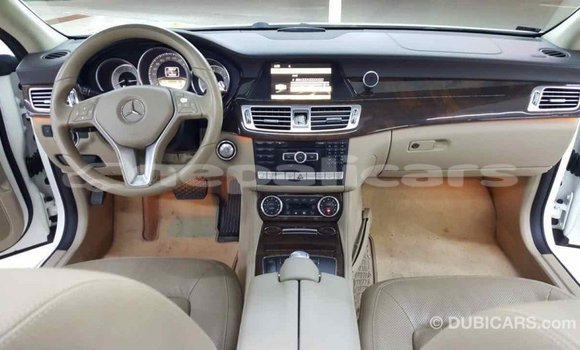 Buy Import Mercedes‒Benz 190 (W201) White Car in Import - Dubai in Bagmati Buy Import Mercedes‒Benz 190 (W201) White Car in Import - Dubai in Bagmati