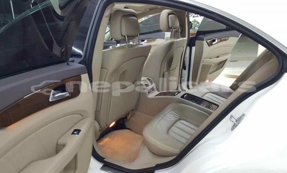 Buy Import Mercedes‒Benz 190 (W201) White Car in Import - Dubai in Bagmati