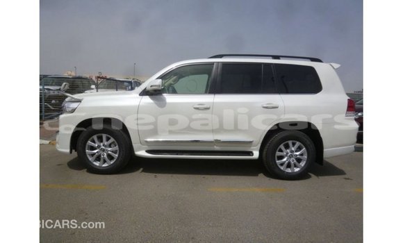 Buy Import Toyota Land Cruiser White Car in Import - Dubai in Bagmati Buy Import Toyota Land Cruiser White Car in Import - Dubai in Bagmati