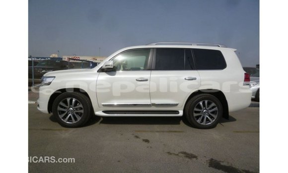 Buy Import Toyota Land Cruiser White Car in Import - Dubai in Bagmati Buy Import Toyota Land Cruiser White Car in Import - Dubai in Bagmati