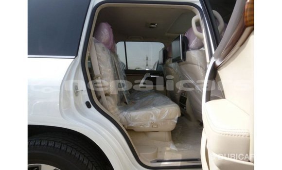 Buy Import Toyota Land Cruiser White Car in Import - Dubai in Bagmati Buy Import Toyota Land Cruiser White Car in Import - Dubai in Bagmati