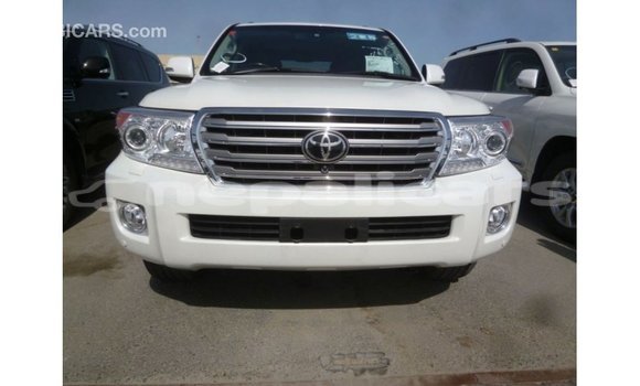 Buy Import Toyota Land Cruiser White Car in Import - Dubai in Bagmati Buy Import Toyota Land Cruiser White Car in Import - Dubai in Bagmati