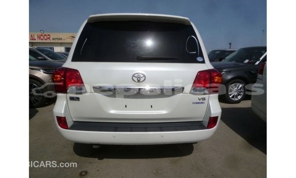 Buy Import Toyota Land Cruiser White Car in Import - Dubai in Bagmati Buy Import Toyota Land Cruiser White Car in Import - Dubai in Bagmati