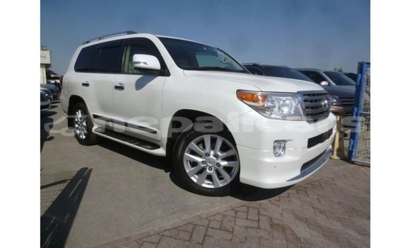 Buy Import Toyota Land Cruiser White Car in Import - Dubai in Bagmati Buy Import Toyota Land Cruiser White Car in Import - Dubai in Bagmati