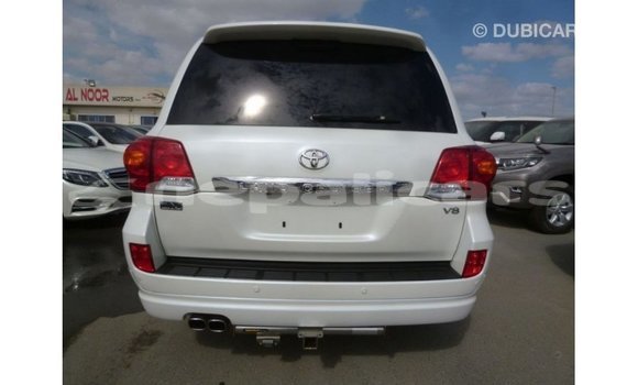 Buy Import Toyota Land Cruiser White Car in Import - Dubai in Bagmati Buy Import Toyota Land Cruiser White Car in Import - Dubai in Bagmati