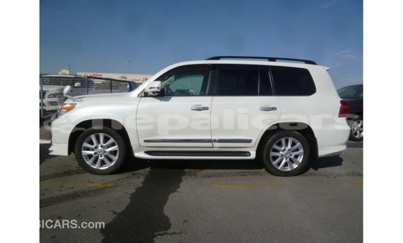 Buy Import Toyota Land Cruiser White Car in Import - Dubai in Bagmati Buy Import Toyota Land Cruiser White Car in Import - Dubai in Bagmati