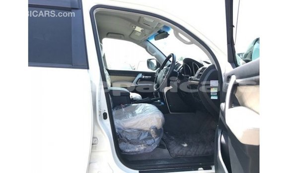 Buy Import Toyota Land Cruiser White Car in Import - Dubai in Bagmati Buy Import Toyota Land Cruiser White Car in Import - Dubai in Bagmati