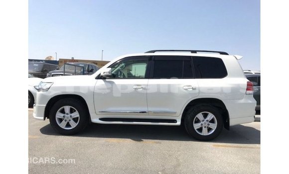 Buy Import Toyota Land Cruiser White Car in Import - Dubai in Bagmati Buy Import Toyota Land Cruiser White Car in Import - Dubai in Bagmati