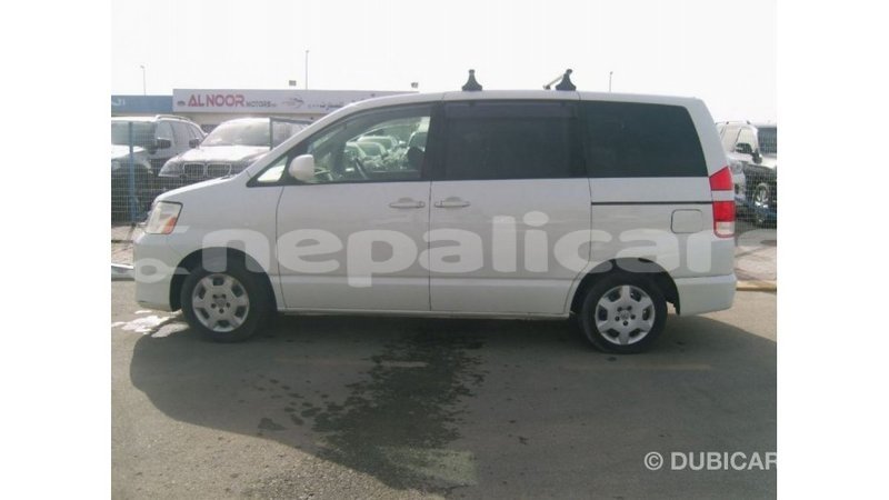 Big with watermark toyota noah bagmati import dubai 2447