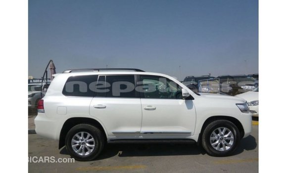 Buy Import Toyota Land Cruiser White Car in Import - Dubai in Bagmati Buy Import Toyota Land Cruiser White Car in Import - Dubai in Bagmati