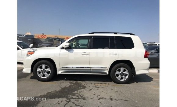 Buy Import Toyota Land Cruiser White Car in Import - Dubai in Bagmati Buy Import Toyota Land Cruiser White Car in Import - Dubai in Bagmati