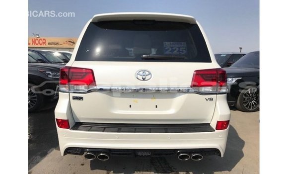 Buy Import Toyota Land Cruiser White Car in Import - Dubai in Bagmati Buy Import Toyota Land Cruiser White Car in Import - Dubai in Bagmati