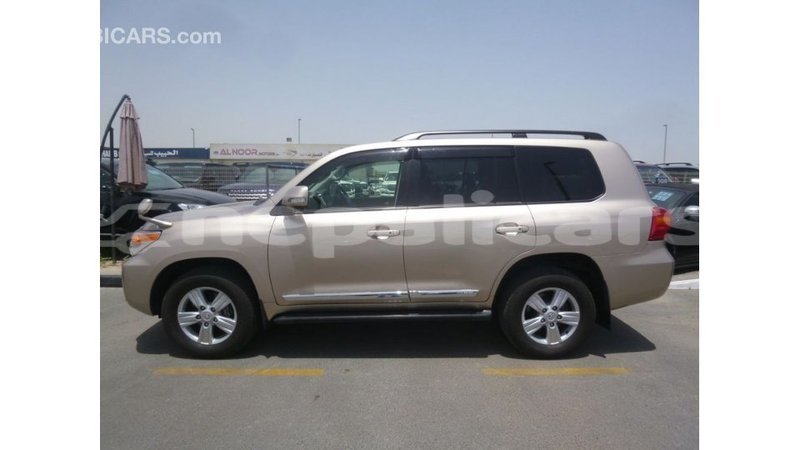 Big with watermark toyota land cruiser bagmati import dubai 2553