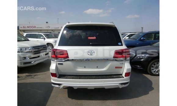 Buy Import Toyota Land Cruiser White Car in Import - Dubai in Bagmati Buy Import Toyota Land Cruiser White Car in Import - Dubai in Bagmati