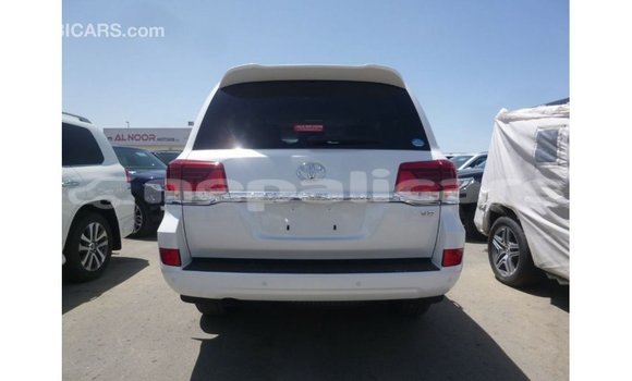 Buy Import Toyota Land Cruiser White Car in Import - Dubai in Bagmati Buy Import Toyota Land Cruiser White Car in Import - Dubai in Bagmati