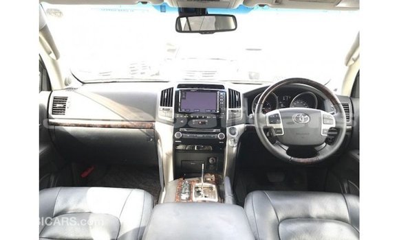 Buy Import Toyota Land Cruiser White Car in Import - Dubai in Bagmati Buy Import Toyota Land Cruiser White Car in Import - Dubai in Bagmati