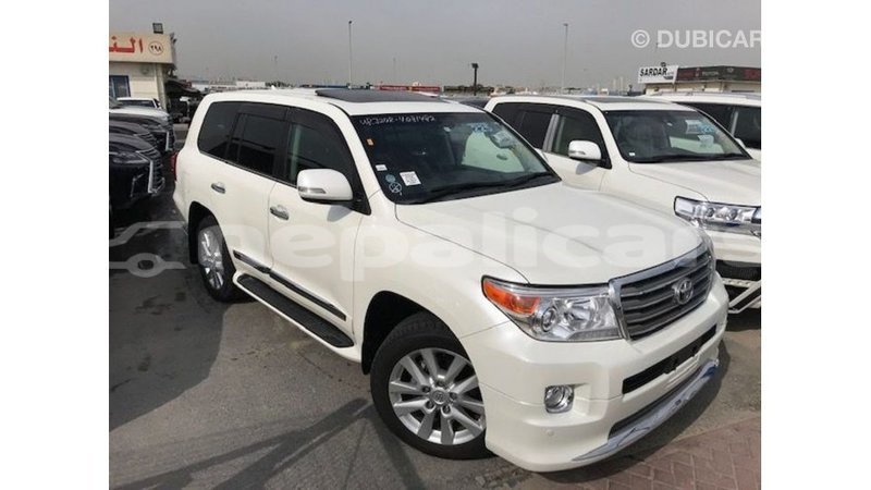 Big with watermark toyota land cruiser bagmati import dubai 2581