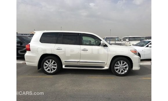 Buy Import Toyota Land Cruiser White Car in Import - Dubai in Bagmati Buy Import Toyota Land Cruiser White Car in Import - Dubai in Bagmati
