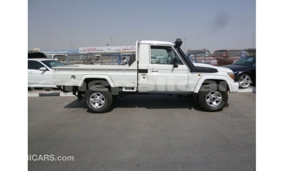 Buy Import Toyota Land Cruiser White Car in Import - Dubai in Bagmati Buy Import Toyota Land Cruiser White Car in Import - Dubai in Bagmati